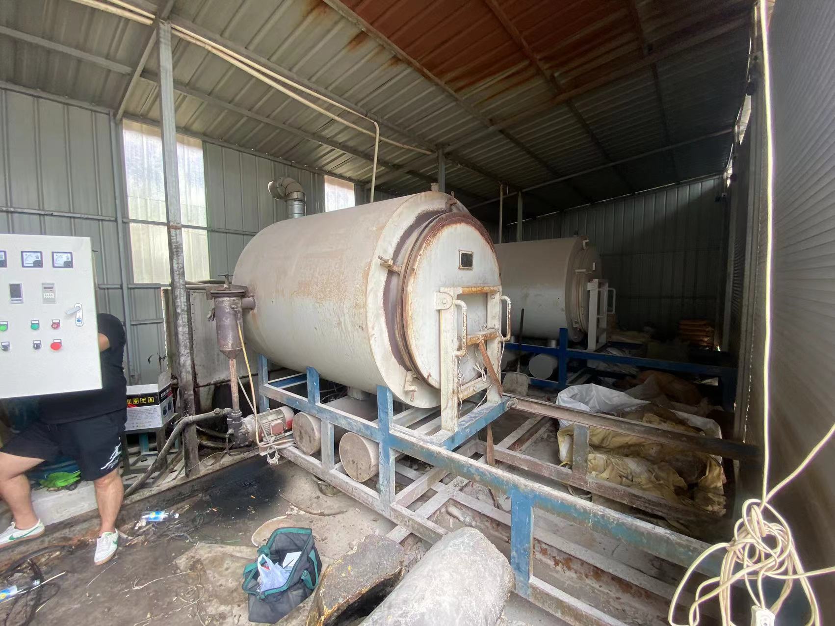 真空烧网炉客户使用现场及维护